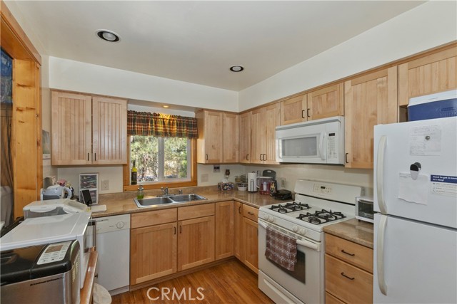 Detail Gallery Image 6 of 33 For 33451 Wild Rose Dr, Green Valley Lake,  CA 92341 - 2 Beds | 2 Baths