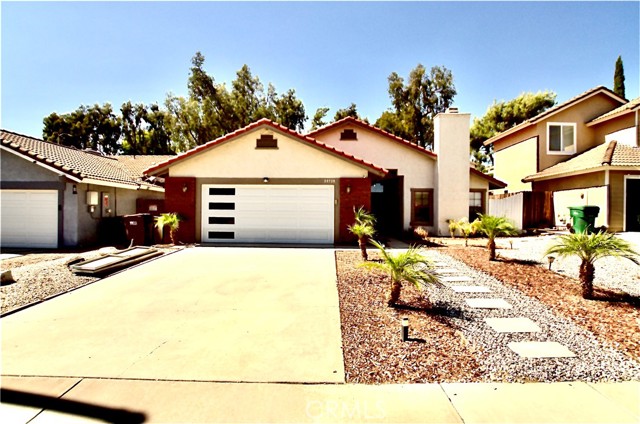 Detail Gallery Image 1 of 19 For 39739 Old Carriage Rd, Murrieta,  CA 92563 - 3 Beds | 2 Baths