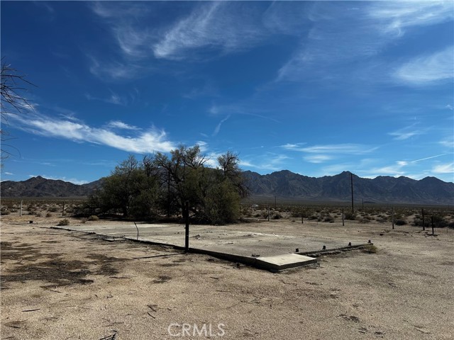 87780 Amboy Road, Amboy CA: https://media.crmls.org/medias/8ba2607c-aa51-49f7-bada-aaa5b75ee78c.jpg