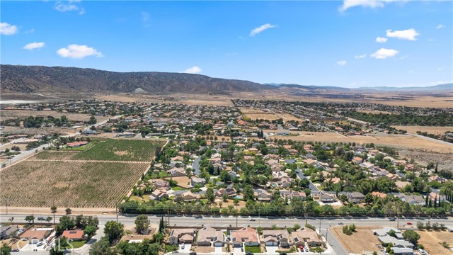 41719 Wayladn Court, Lancaster CA: https://media.crmls.org/medias/8ba2a270-0b68-44bf-892b-778196ac171e.jpg