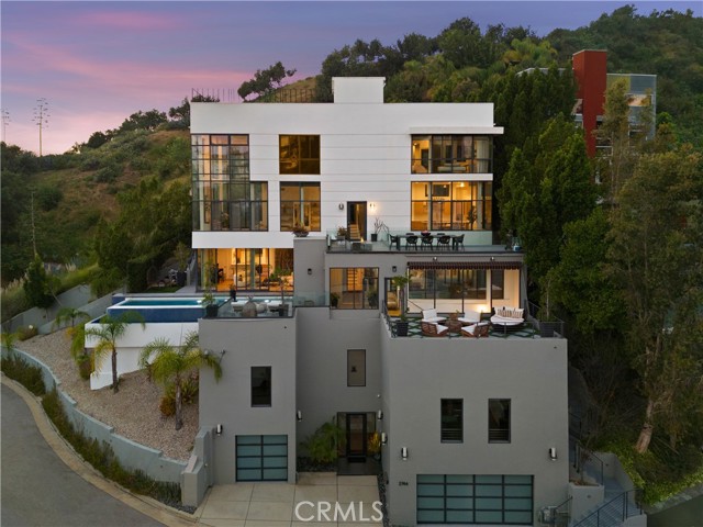 Detail Gallery Image 35 of 37 For 2746 Rinconia Dr, Los Angeles,  CA 90068 - 4 Beds | 3/1 Baths