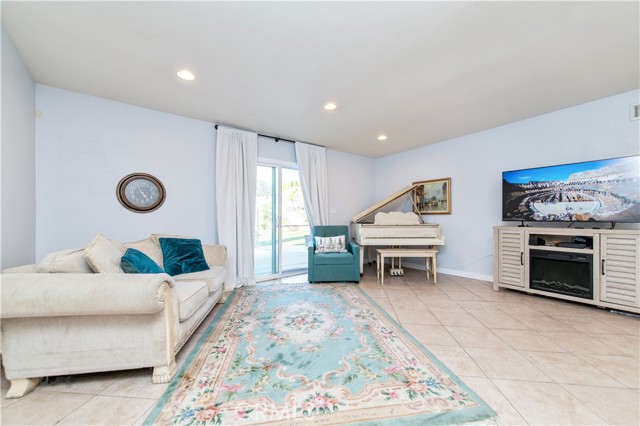 Detail Gallery Image 7 of 26 For 127 W Cliffwood Ave, Anaheim,  CA 92802 - 3 Beds | 2/1 Baths