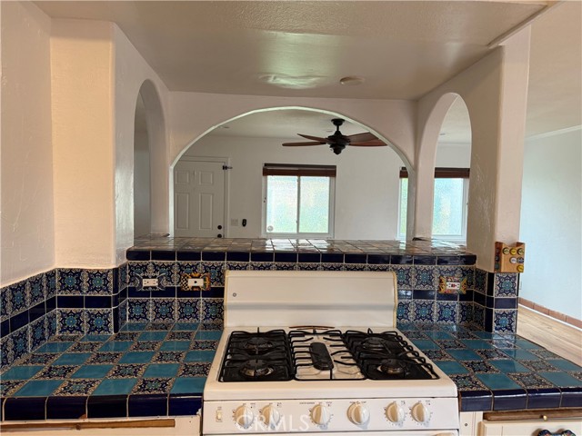 10156 Holburn Drive, Huntington Beach CA: https://media.crmls.org/medias/8ba43cfd-9175-4052-a28e-11c1d2efec08.jpg