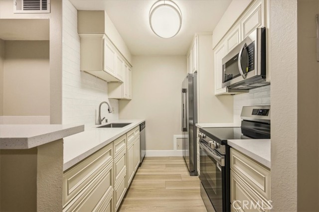 Detail Gallery Image 10 of 46 For 3310 Raintree, Culver City,  CA 90230 - 2 Beds | 2 Baths