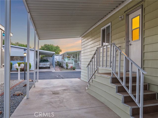 Detail Gallery Image 3 of 34 For 13393 Mariposa Rd #112,  Victorville,  CA 92395 - 2 Beds | 2 Baths