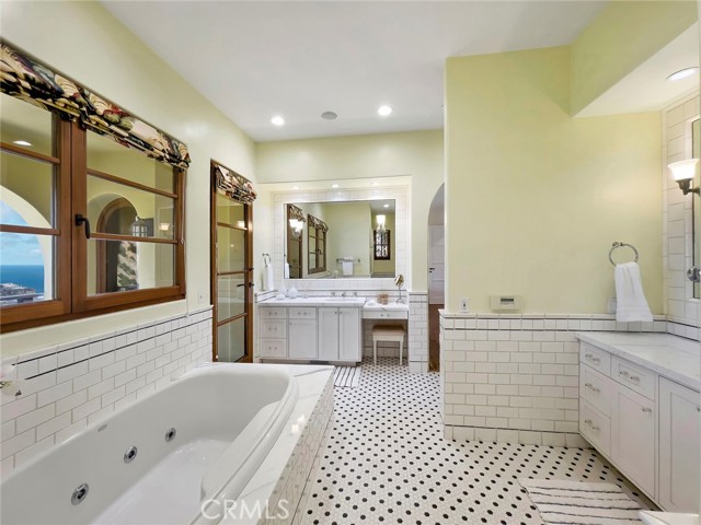 1131 Emerald Bay, Laguna Beach CA: https://media.crmls.org/medias/8ba6b6cf-a5e5-495d-9ed8-35c1d8894690.jpg