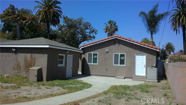 2420 Maine Avenue, Long Beach CA: https://media.crmls.org/medias/8ba6b82f-033e-475f-934f-5ee2c16150eb.jpg