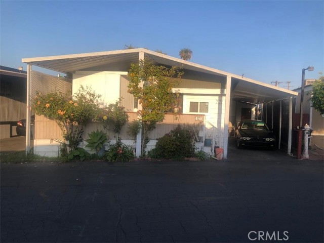 221 COLOGNE DR, Santa Ana CA: https://media.crmls.org/medias/8ba70b62-7dc7-475a-9568-c6e3ff405aa4.jpg