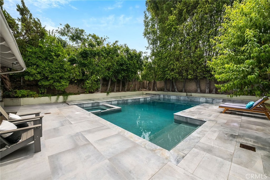 4820 Encino Terrace