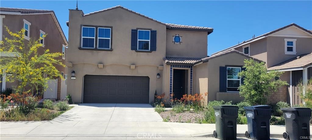 833 Half Moon Avenue