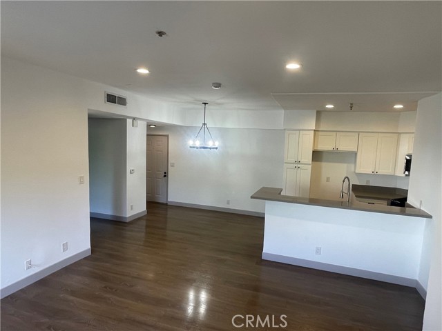 Detail Gallery Image 7 of 17 For 14914 Hamlin St #105,  Van Nuys,  CA 91411 - 2 Beds | 2 Baths