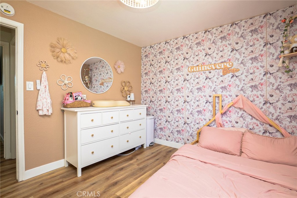https://media.crmls.org/medias/8ba87a0f-e9c8-44f8-856f-2e4719a61395.jpg?preset=X-Large