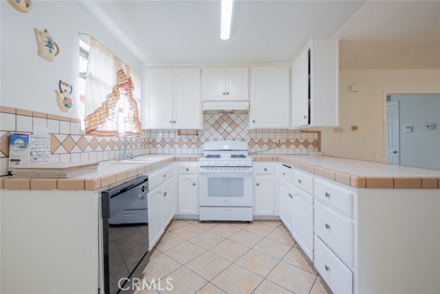 Detail Gallery Image 12 of 30 For 6933 Fallbrook Ave, West Hills,  CA 91307 - 3 Beds | 2 Baths