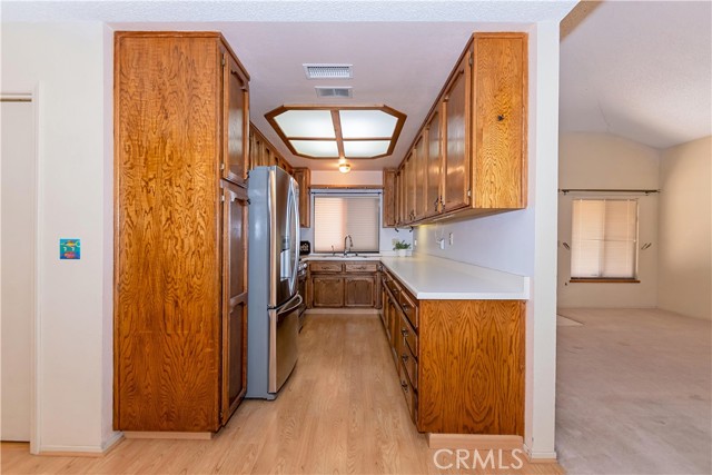 Detail Gallery Image 10 of 45 For 11043 Rome Beauty Dr, California City,  CA 93505 - 3 Beds | 2 Baths