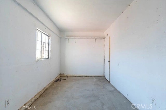 10221 Lawson Avenue, Adelanto CA: https://media.crmls.org/medias/8ba9bffe-18c4-4ab1-a465-129dbb8c8cae.jpg