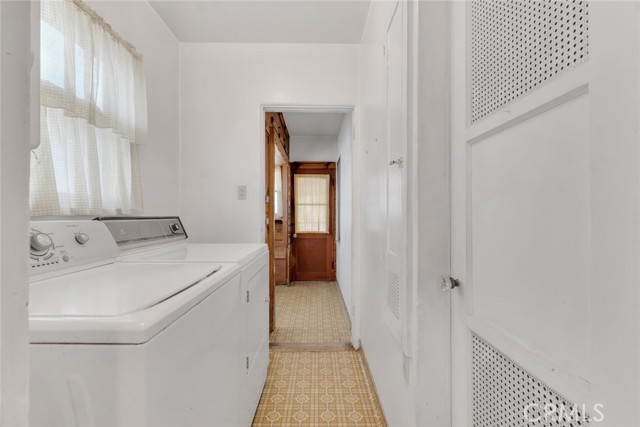 6252 Camellia Avenue, North Hollywood CA: https://media.crmls.org/medias/8ba9cd50-bd10-4ed9-b75d-4e4ef63e12dc.jpg