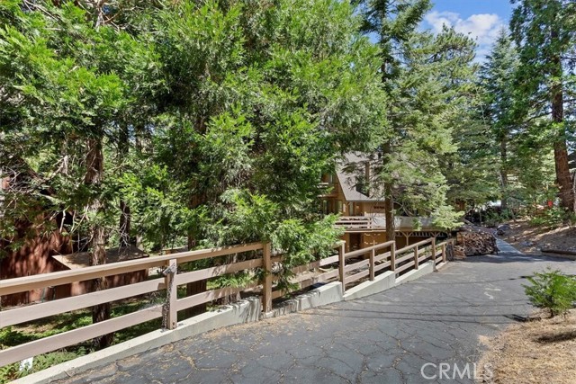 Detail Gallery Image 2 of 29 For 1213 Jungfrau Dr, Crestline,  CA 92325 - 4 Beds | 2/1 Baths