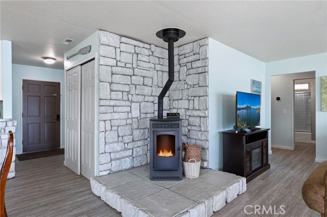 Detail Gallery Image 15 of 49 For 4045 Mesa, Clearlake,  CA 95422 - 3 Beds | 1/1 Baths