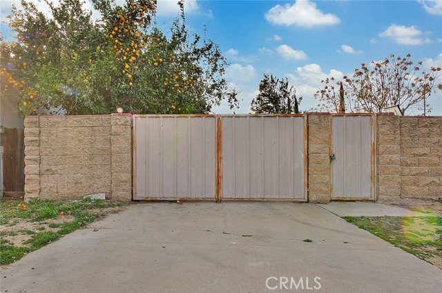 Detail Gallery Image 4 of 48 For 18087 San Bernardino, Bloomington,  CA 92316 - 3 Beds | 1/1 Baths