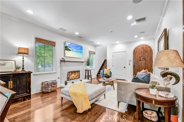 638 Sierra Madre Blvd, Sierra Madre CA: https://media.crmls.org/medias/8baa7682-5a76-4d5e-94bc-485cb9c286b7.jpg