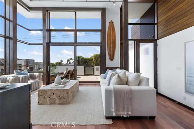 2114 Manhattan Ave, Hermosa Beach CA: https://media.crmls.org/medias/8baa977d-62a3-4b0c-9cf8-5585ec479af9.jpg