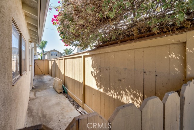 Detail Gallery Image 34 of 43 For 20642 Goshawk Ln, Huntington Beach,  CA 92646 - 5 Beds | 3 Baths