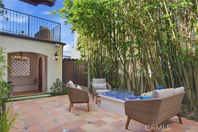 Detail Gallery Image 12 of 63 For 1001 2nd, Hermosa Beach,  CA 90254 - 5 Beds | 3/1 Baths