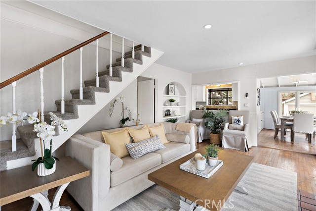 251 Viejo Street, Laguna Beach CA: https://media.crmls.org/medias/8bac7794-2d06-45a9-897d-b777de410c49.jpg