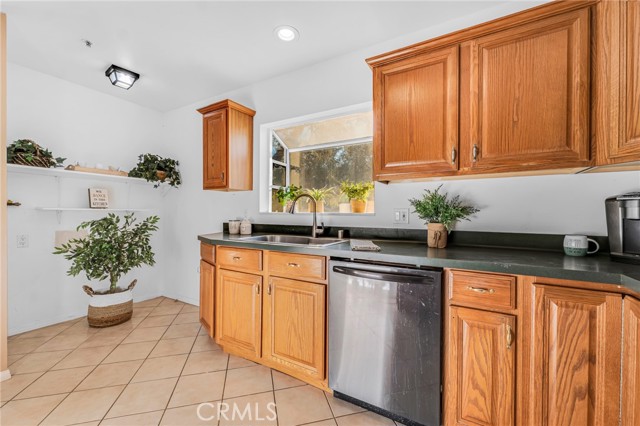 Detail Gallery Image 12 of 39 For 2904 Sycamore Ave, La Crescenta,  CA 91214 - 3 Beds | 2 Baths