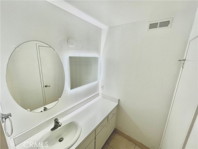 Detail Gallery Image 11 of 13 For 134 Clearbrook, Irvine,  CA 92614 - 2 Beds | 2 Baths