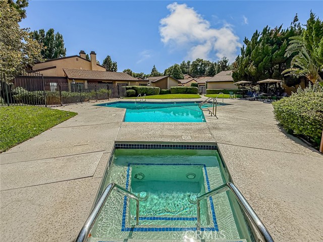20027 Community Street, Winnetka CA: https://media.crmls.org/medias/8bada1fb-ada8-4169-bde6-806726286ca3.jpg