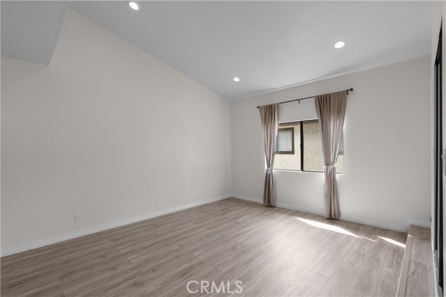 Detail Gallery Image 14 of 20 For 7650 Topanga Canyon Bld #5,  Canoga Park,  CA 91304 - 2 Beds | 3 Baths