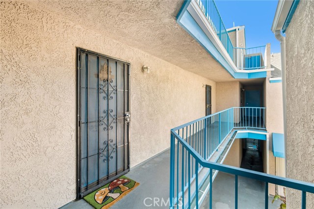 1225 Bennett Avenue, Long Beach CA: https://media.crmls.org/medias/8bae3225-495c-425e-aa94-cff8188c1f33.jpg