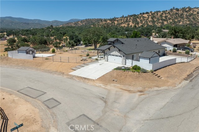 21813 Valley Vista Drive, Tehachapi CA: https://media.crmls.org/medias/8bae9529-c5ef-43f0-80ed-a42de057d68a.jpg