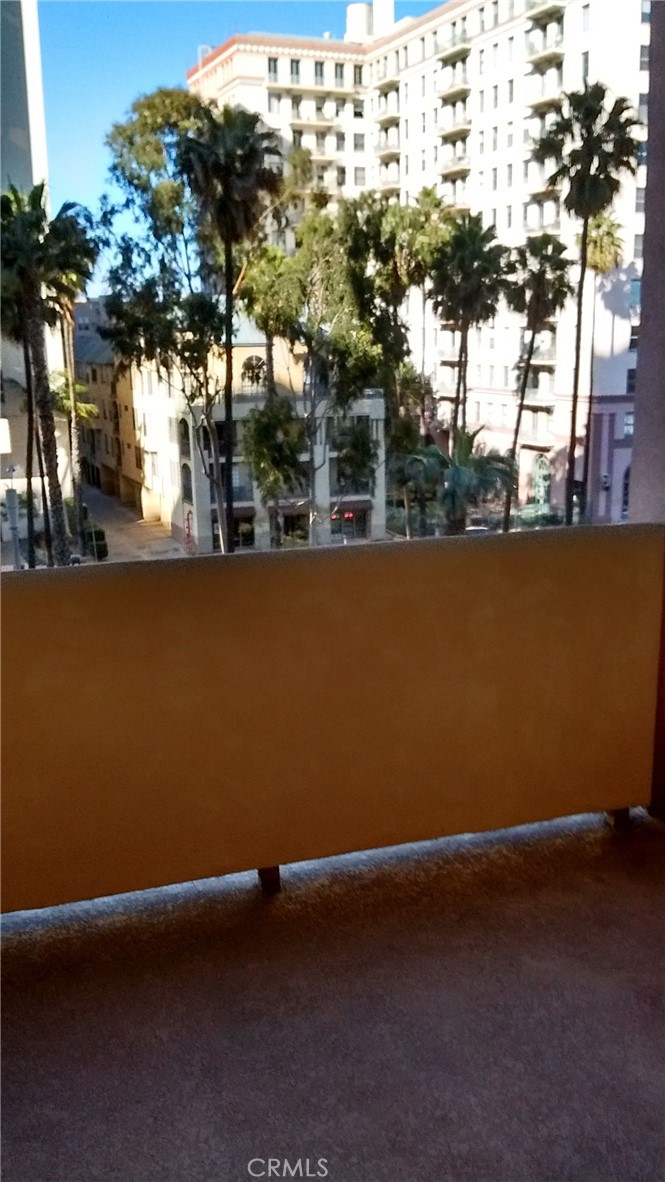 https://media.crmls.org/medias/8bb0093a-d2b0-4e77-a2eb-fc95de087703.jpg?preset=X-Large