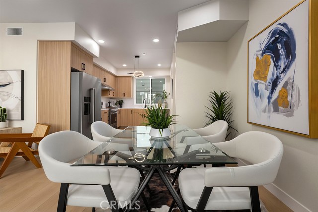 1025 La Cadena, B photo 13