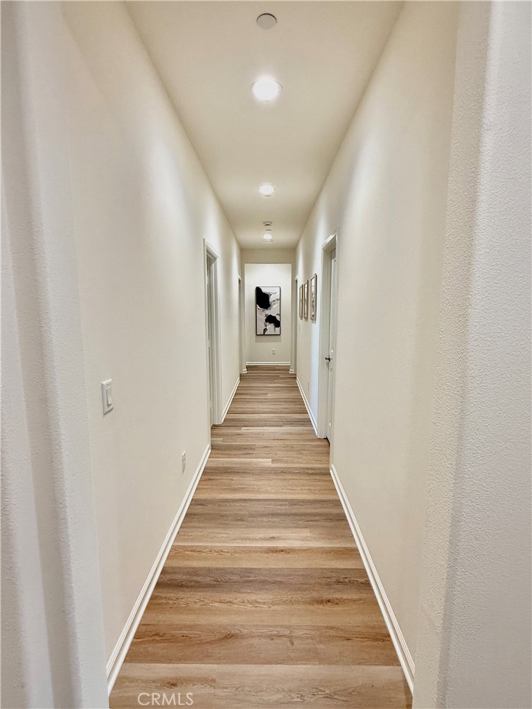 https://media.crmls.org/medias/8bb02abf-7115-4edd-94a5-c47bc91827c5.jpg?preset=X-Large