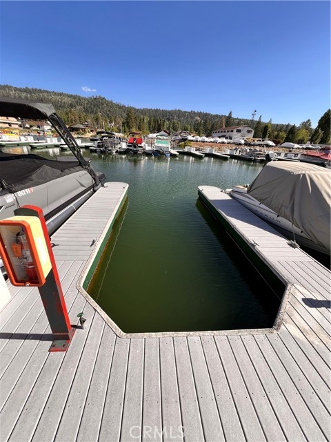 Detail Gallery Image 7 of 9 For 400 Pine Knot Blvd #E-29, Big Bear Lake,  CA 92315 - – Beds | – Baths