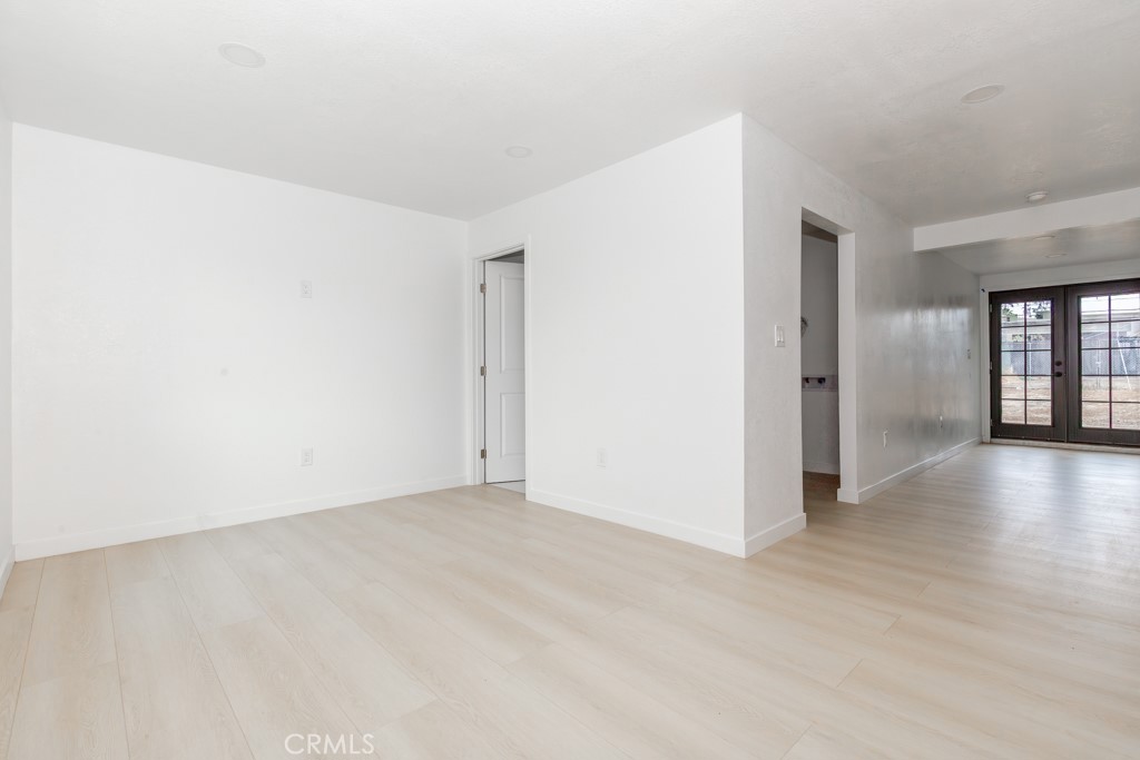 https://media.crmls.org/medias/8bb14990-ffda-4d12-964d-a8610a709cb8.jpg?preset=X-Large