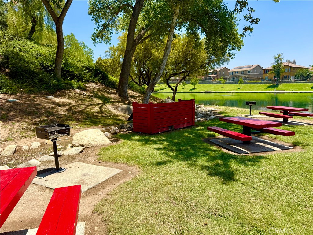 https://media.crmls.org/medias/8bb1f2a3-f54f-46bb-969c-fbd6a79be512.jpg?preset=X-Large