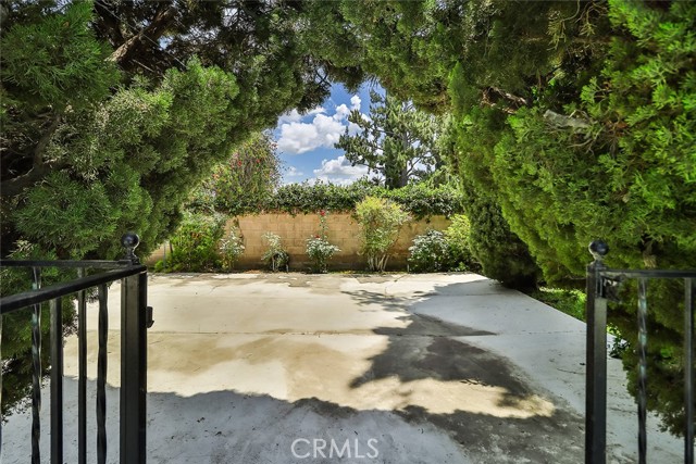 17313 Citronia Street, Northridge CA: https://media.crmls.org/medias/8bb2f360-0c03-4768-a7c3-c03a68ce087a.jpg