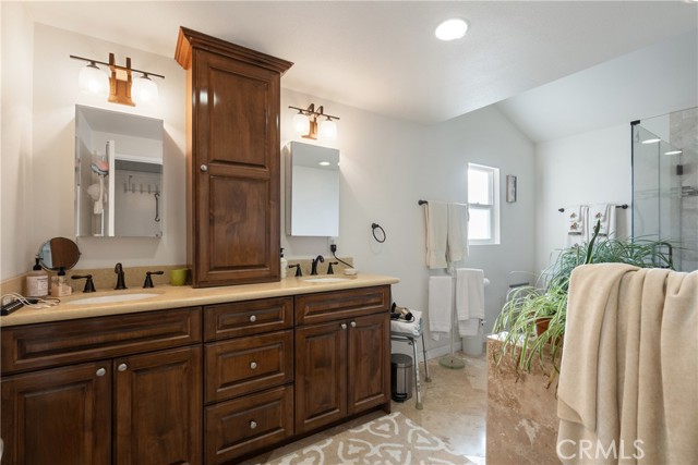 5266 Bluff Street, Norco CA: https://media.crmls.org/medias/8bb2facc-00f6-4679-8b7e-6736ab2a2682.jpg