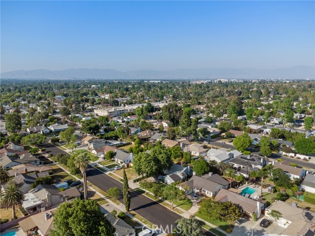 7027 Shoshone Avenue, Van Nuys CA: https://media.crmls.org/medias/8bb392f9-9ebf-436a-a617-1286893458ff.jpg