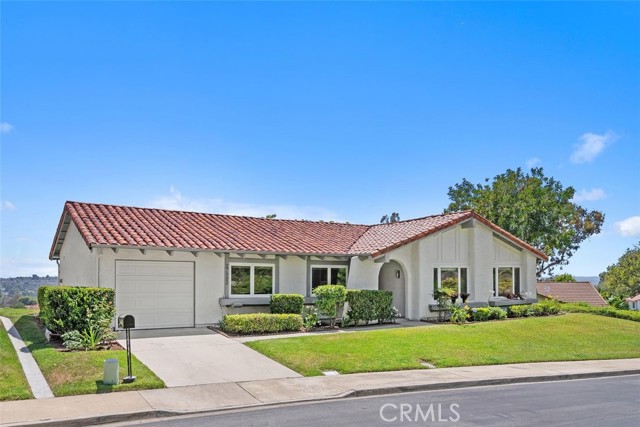 27992 Via Chocano, Mission Viejo CA: https://media.crmls.org/medias/8bb3ab20-e9e5-4c5b-b24c-fe25df18772b.jpg