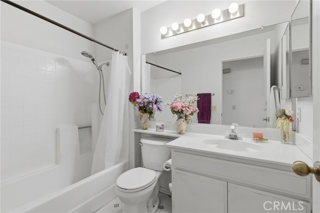23573 Lake Valley Drive, Moreno Valley CA: https://media.crmls.org/medias/8bb3b03e-1f9a-4eaf-8ea9-fe1191e3655e.jpg