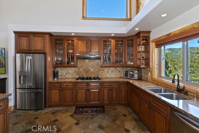 Detail Gallery Image 18 of 50 For 42324 Eagle Ridge, Big Bear Lake,  CA 92315 - 6 Beds | 4 Baths