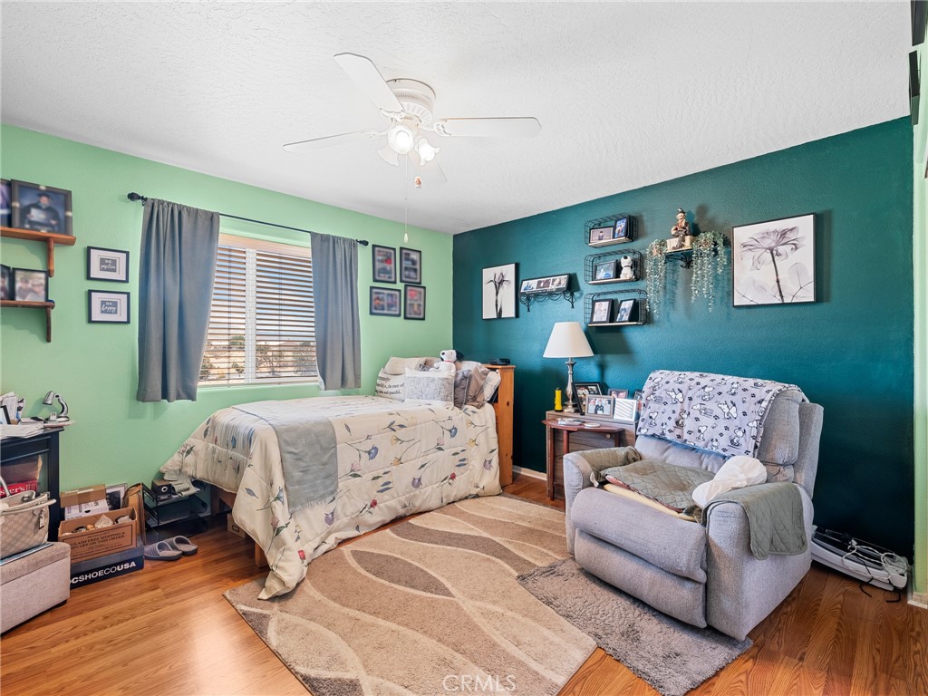 https://media.crmls.org/medias/8bb5e59d-794e-41e8-adf2-b718610b9912.jpg?preset=X-Large