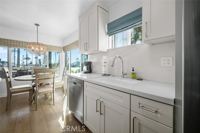 Detail Gallery Image 16 of 41 For 700 E Oceanfront, Newport Beach,  CA 92661 - 4 Beds | 3 Baths