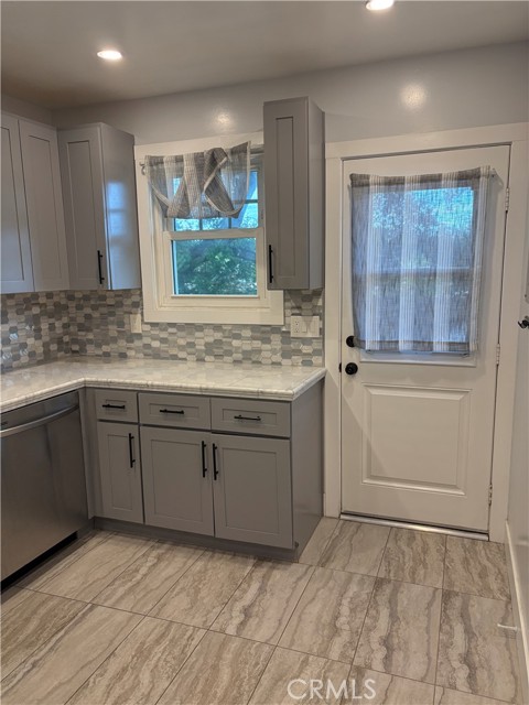 Detail Gallery Image 3 of 10 For 110 W Home Pl, Redlands,  CA 92373 - 2 Beds | 1 Baths