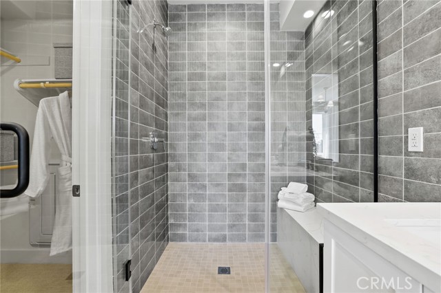19071 Main Street, Huntington Beach CA: https://media.crmls.org/medias/8bb7b29e-8dfe-4852-88c9-134182f6e655.jpg